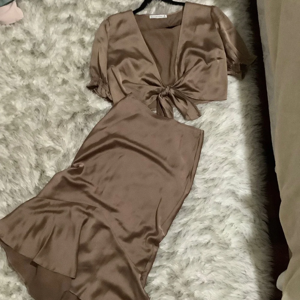 Two piece set - Picture 1 of 1